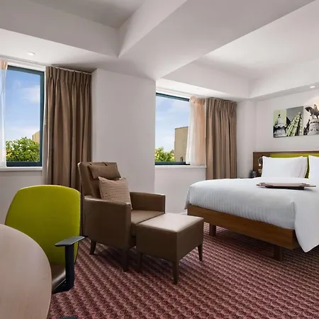 汉普顿克卢日纳波卡希尔顿酒店 酒店