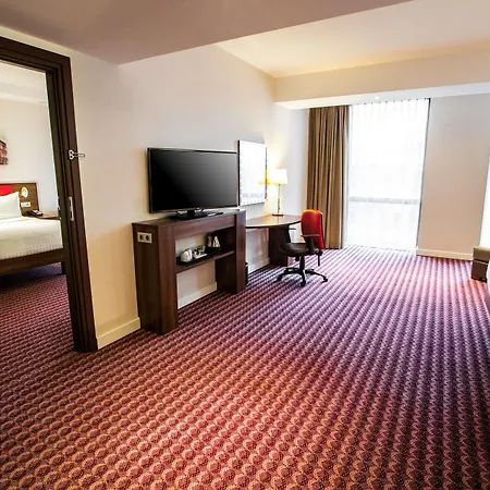 Hampton By Hilton 3*