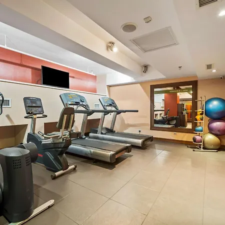 汉普顿克卢日纳波卡希尔顿酒店 克卢日-纳波卡