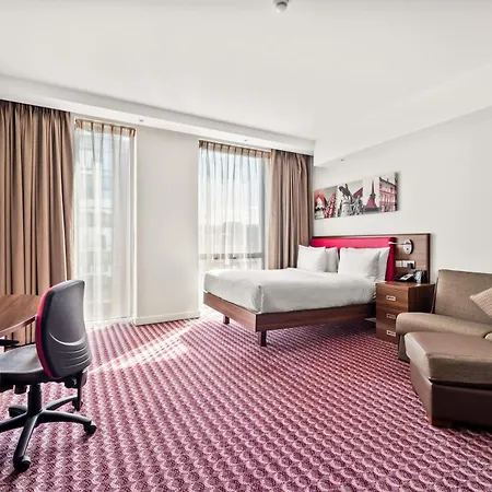 汉普顿克卢日纳波卡希尔顿酒店 3*