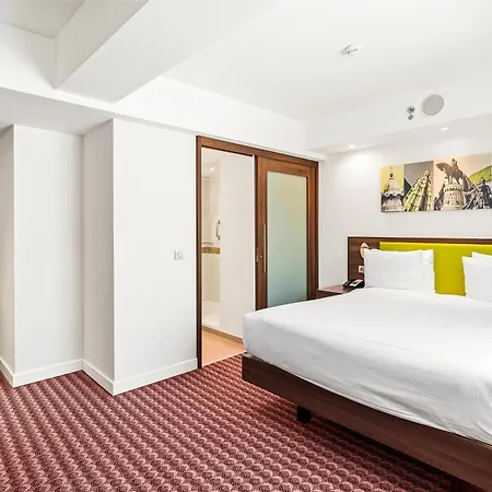 汉普顿克卢日纳波卡希尔顿酒店 克卢日-纳波卡