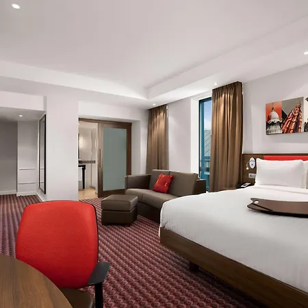 Hotel Hampton By Hilton 3*