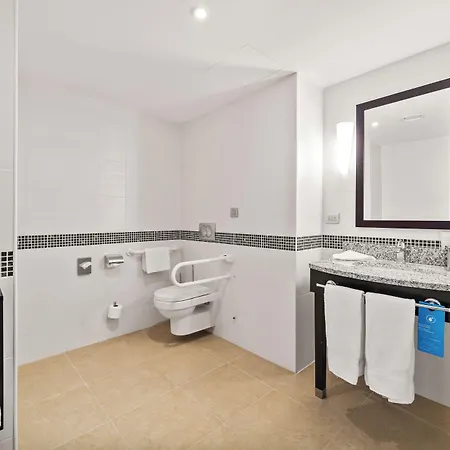Hotel Hampton By Hilton 3*