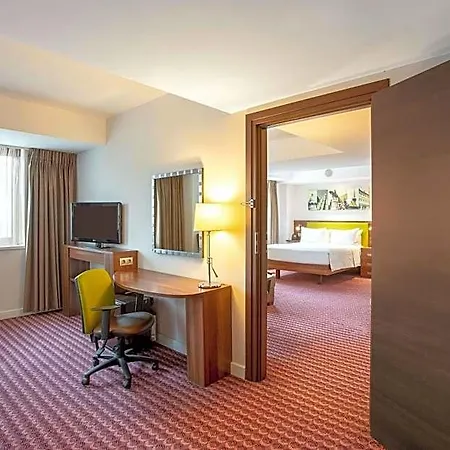 Hotel Hampton By Hilton 3*
