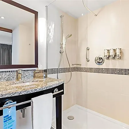 Hampton By Hilton 3*