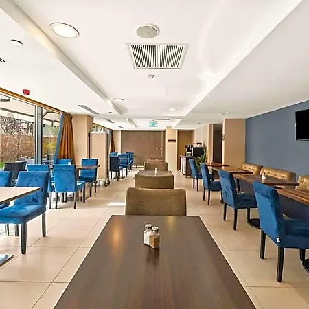 Hotel Hampton By Hilton 3*