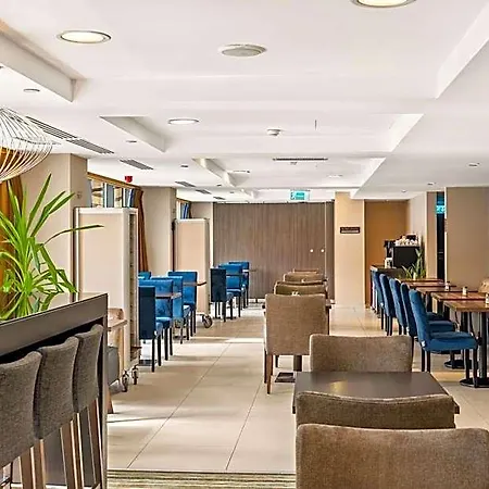 Hampton By Hilton 3*