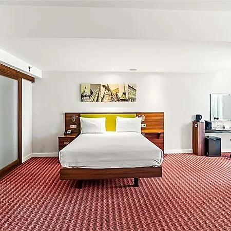 Hampton By Hilton 3*