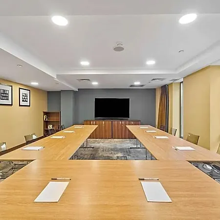 Hotel Hampton By Hilton 3*