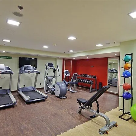 汉普顿克卢日纳波卡希尔顿酒店 克卢日-纳波卡