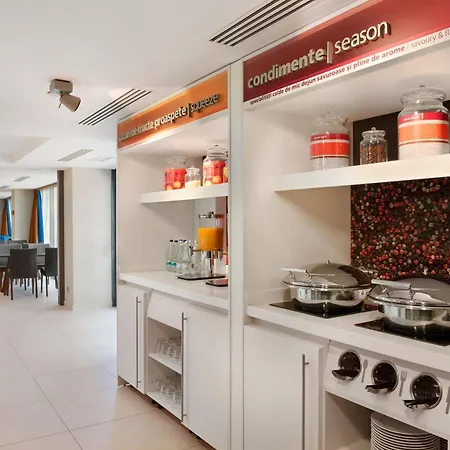 ホテル Hampton By Hilton 3*