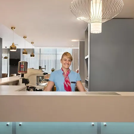 Hotel Hampton By Hilton 3*