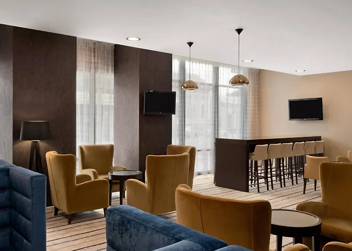 Отель Hampton By Hilton 3*