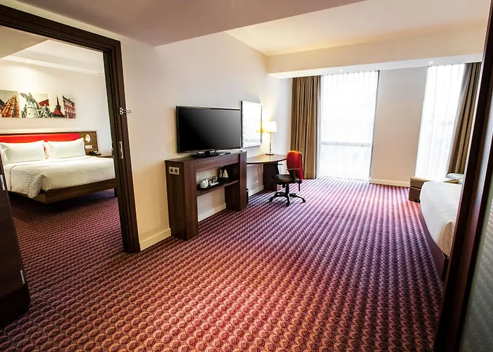 Hampton By Hilton 3*