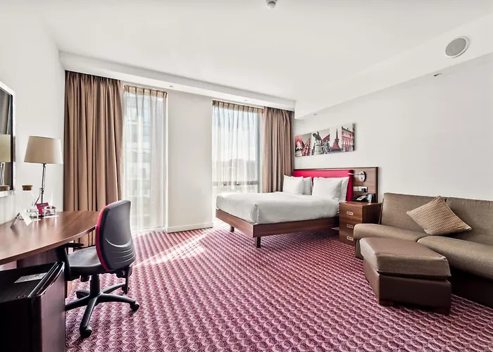 Hampton By Hilton 3*