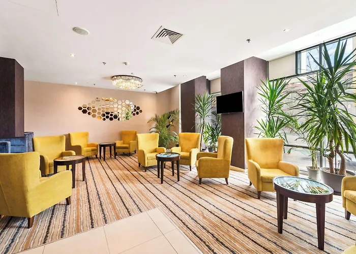 Отель Hampton By Hilton 3*