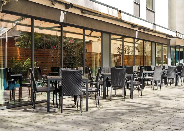 Отель Hampton By Hilton