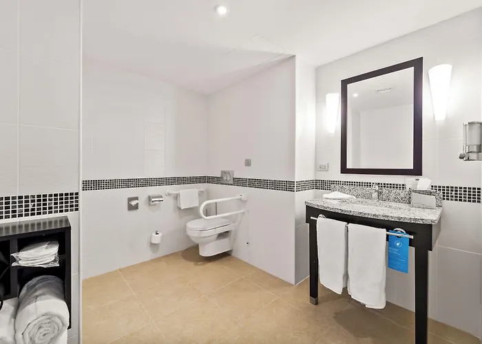 Отель Hampton By Hilton 3*