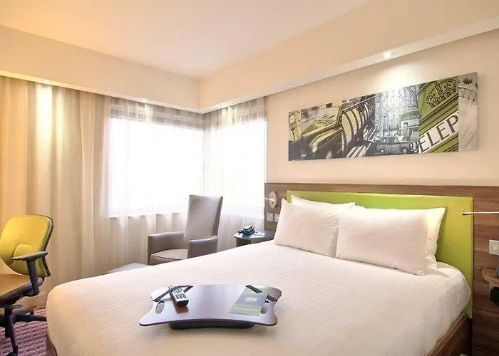 Отель Hampton By Hilton 3*