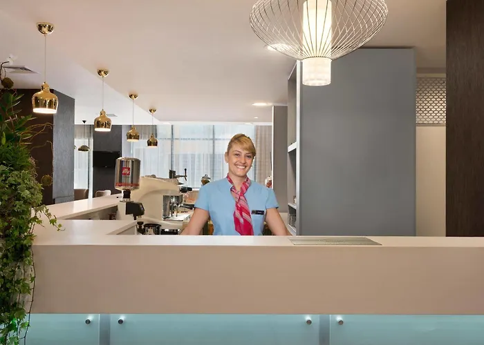 Hotel Hampton By Hilton 3*